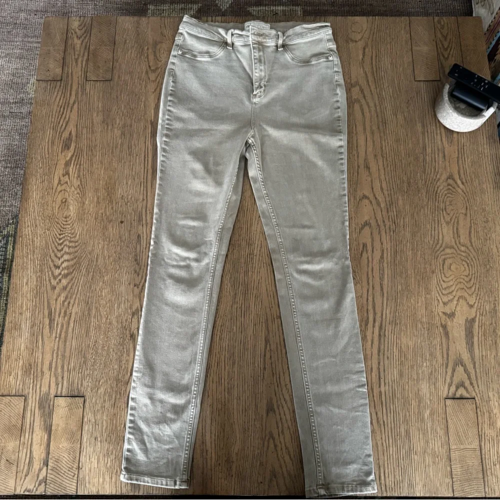 Free People Skinny Jeans Women’s Size 31R Tan Stretch Denim 61855-16615125